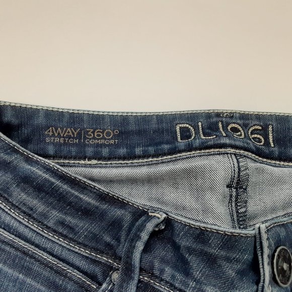 DL 1961 Women's Cindy Slim Bootcut dark wash 4 way 360 stretch Comfort jeans - Picture 6 of 10